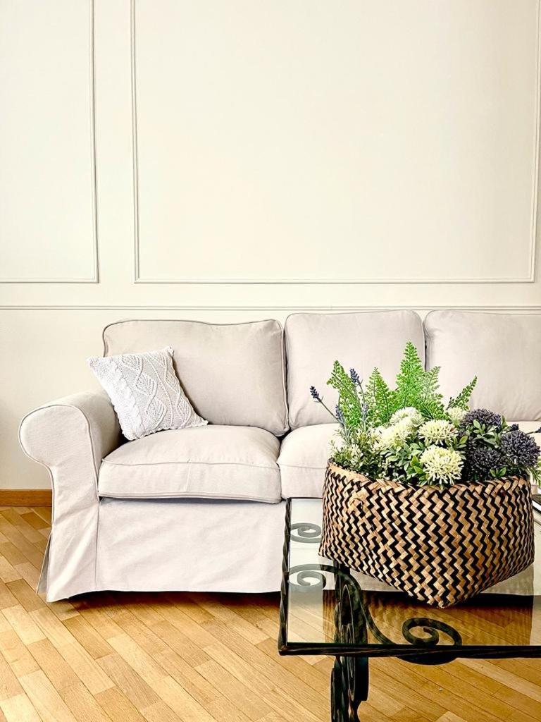 Charming Como - Apartment Downtown In The Pedestrian Area With 2 Double Bedrooms And 2 Complete Bathrooms A Spacious Living Room And Full Equipped Kitchen Bagian luar foto
