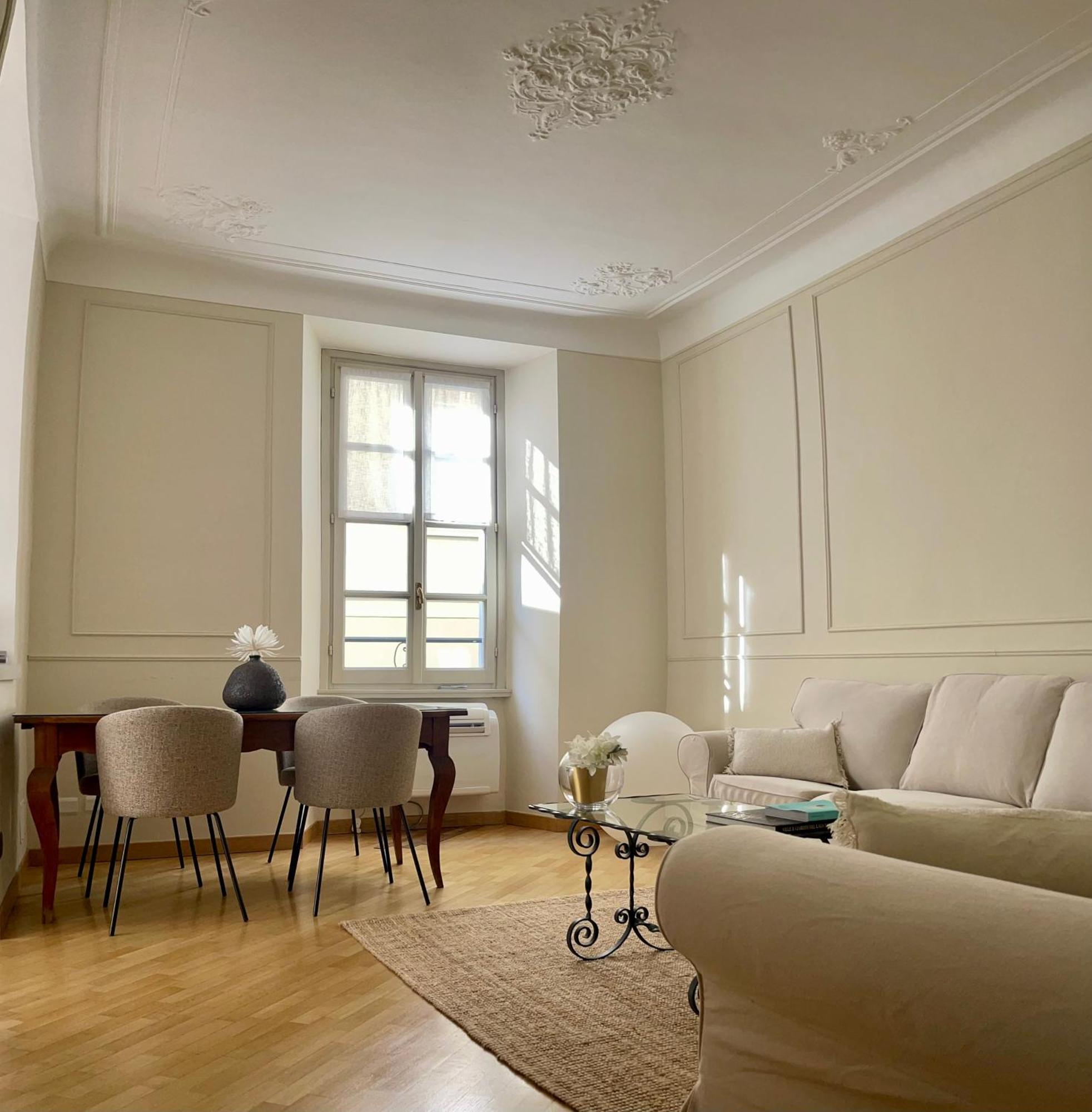 Charming Como - Apartment Downtown In The Pedestrian Area With 2 Double Bedrooms And 2 Complete Bathrooms A Spacious Living Room And Full Equipped Kitchen Bagian luar foto